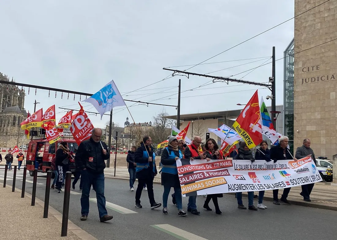 Au Mans, environ 450 manifestants sur l'avenue Pierre-Mendès-France